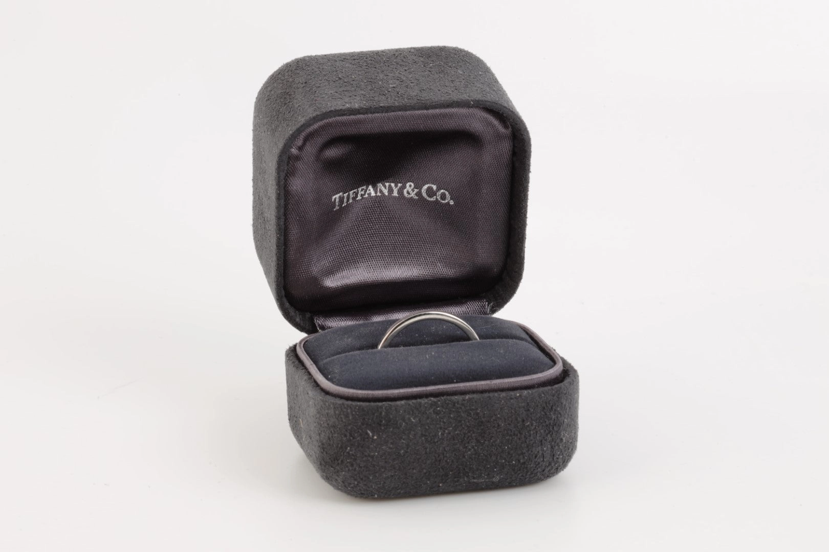 Tiffany & Co. 950 Platinum Wedding Band Ring Size 8 (3.72g.)