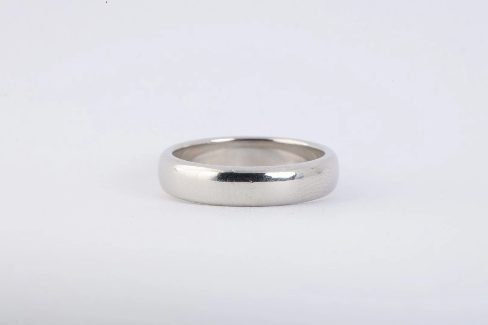 Tiffany & Co. 950 Platinum Wedding Band Size 7 (8.52g.)