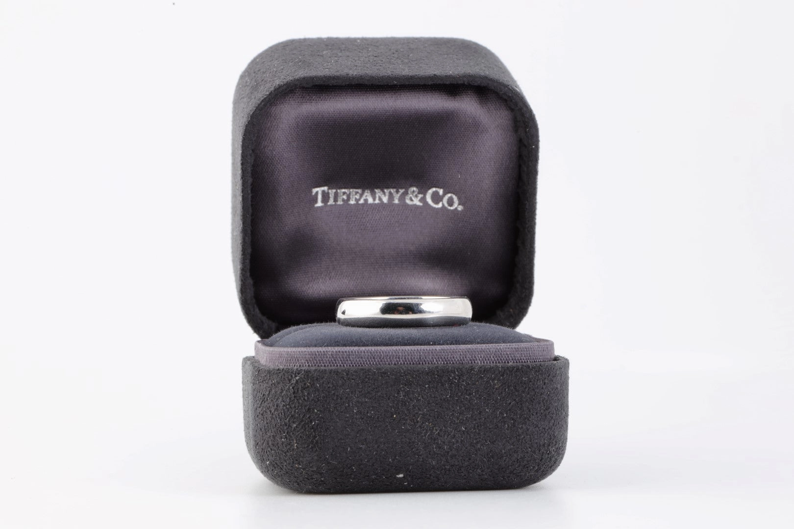 Tiffany & Co. 950 Platinum Wedding Band Size 8.5 (9.36g.)
