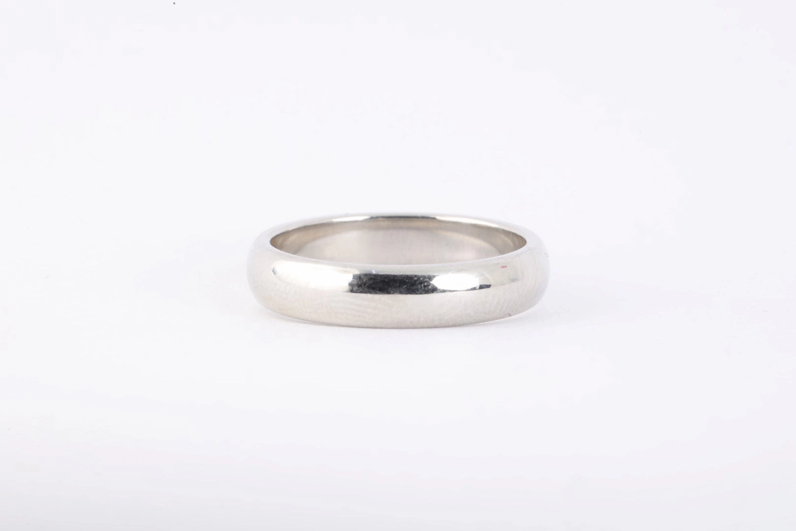 Tiffany & Co. 950 Platinum Wedding Band Size 8.5 (9.36g.)