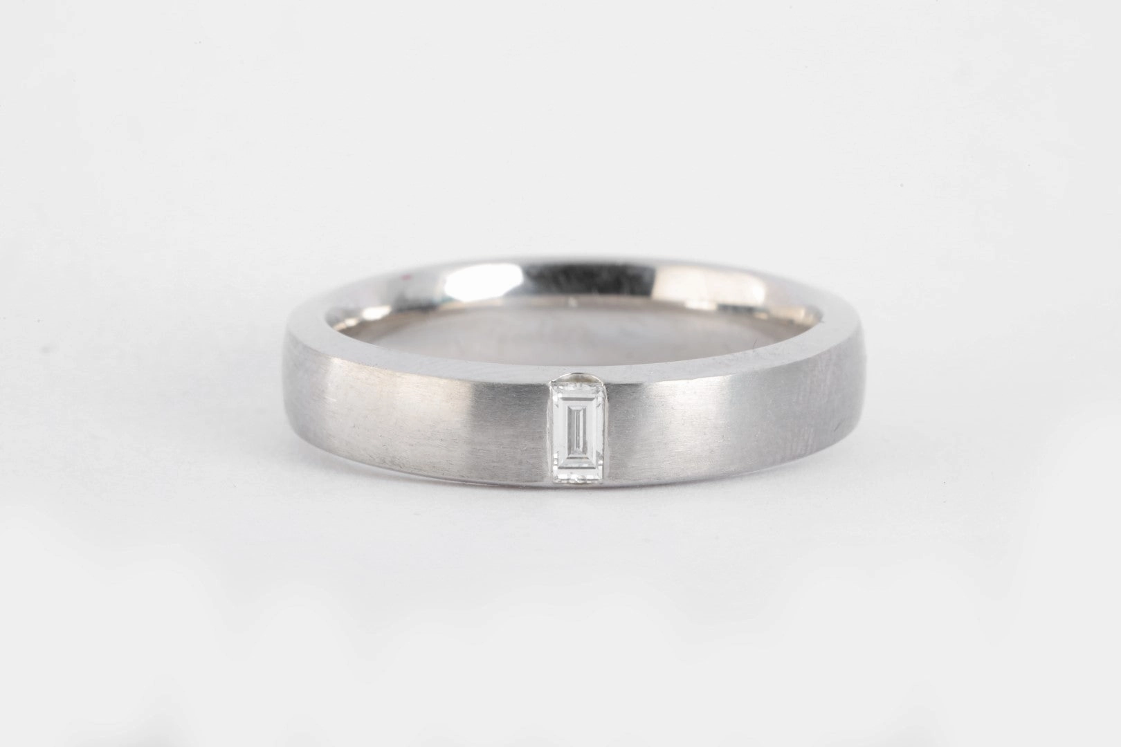 Tiffany & Co. Platinum 950 0.15tcw Diamond Satin Finish Band Size 9.5 (13.54g.)