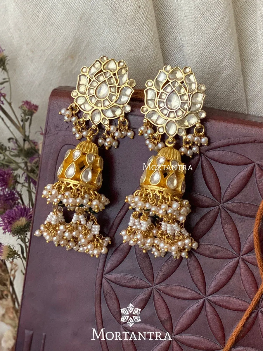 White Color Gold Plated Jadau Kundan Earrings - ME863Y